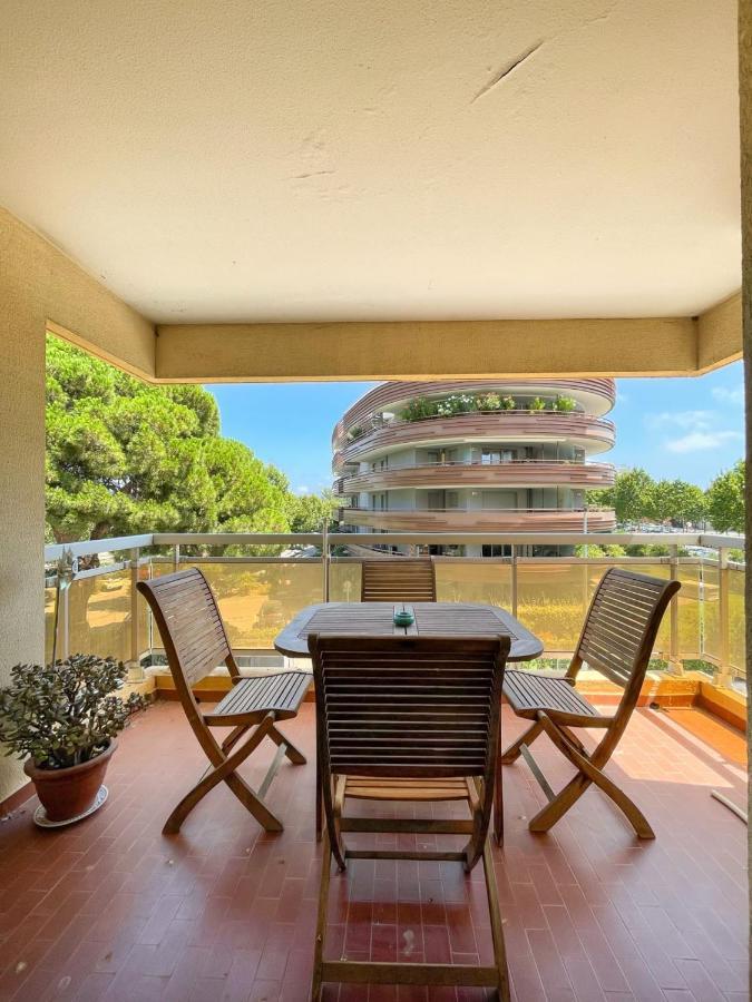 With Balcony Near The Appartamento Fréjus